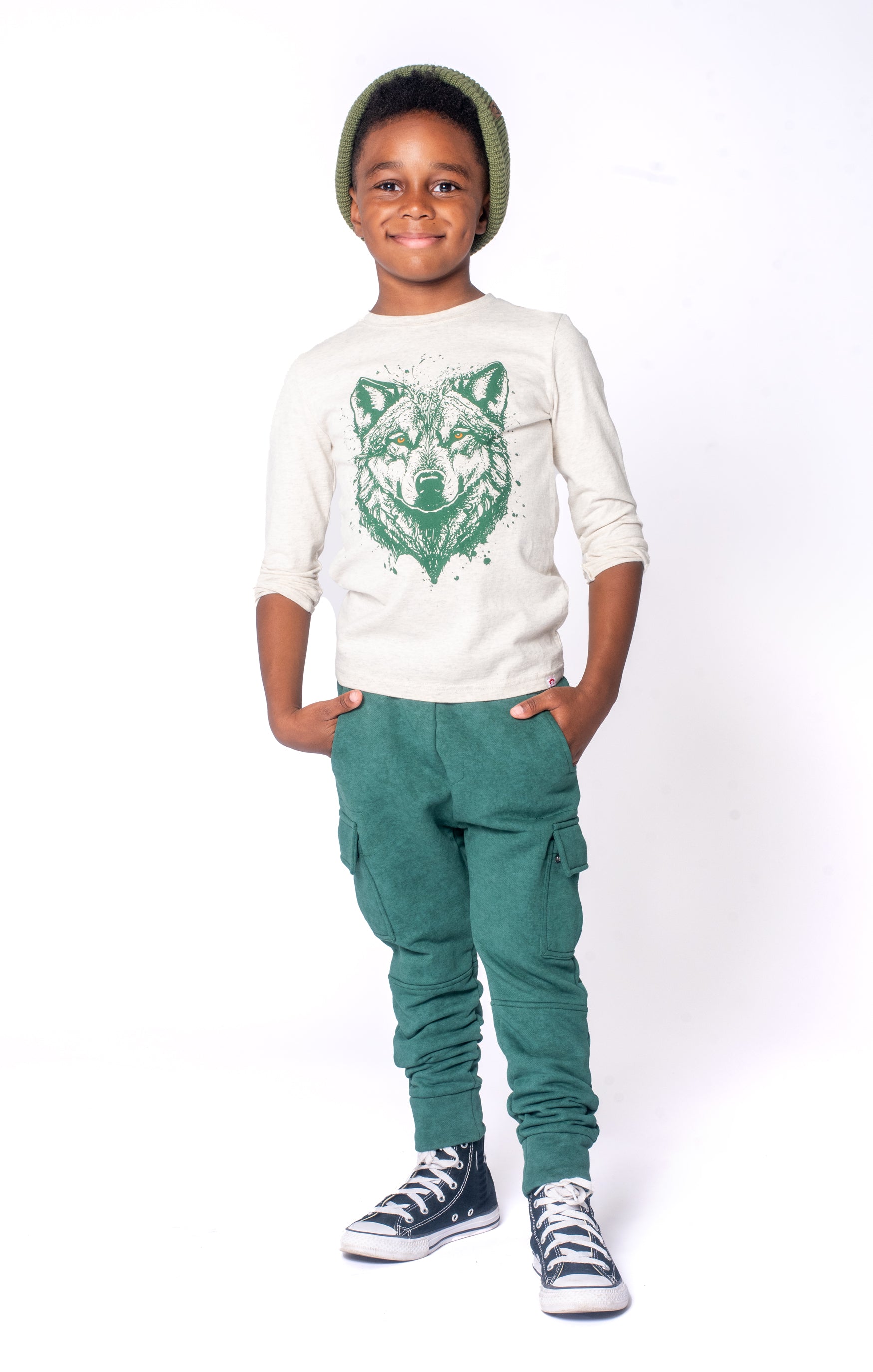 Conjunto Camiseta Blanca Con Lobo Y Pants Verdes